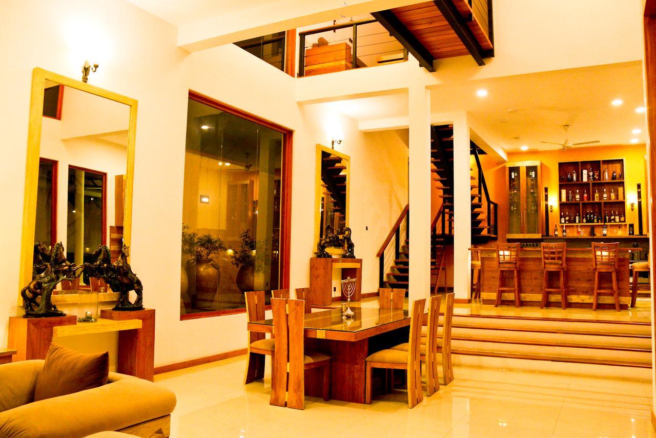 Hôtel White Palace à Gampaha Extérieur photo